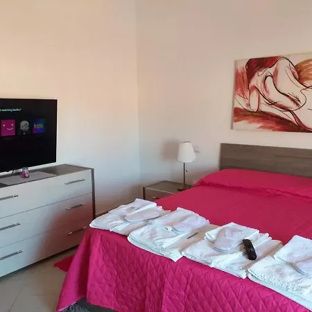 Center House Apartment *